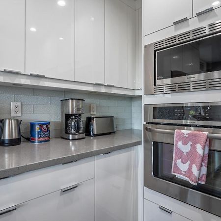 Element On First By Manna Apartment Calgary Ruang foto