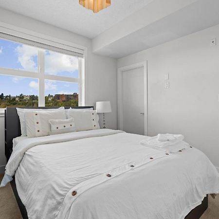 Element On First By Manna Apartment Calgary Ruang foto