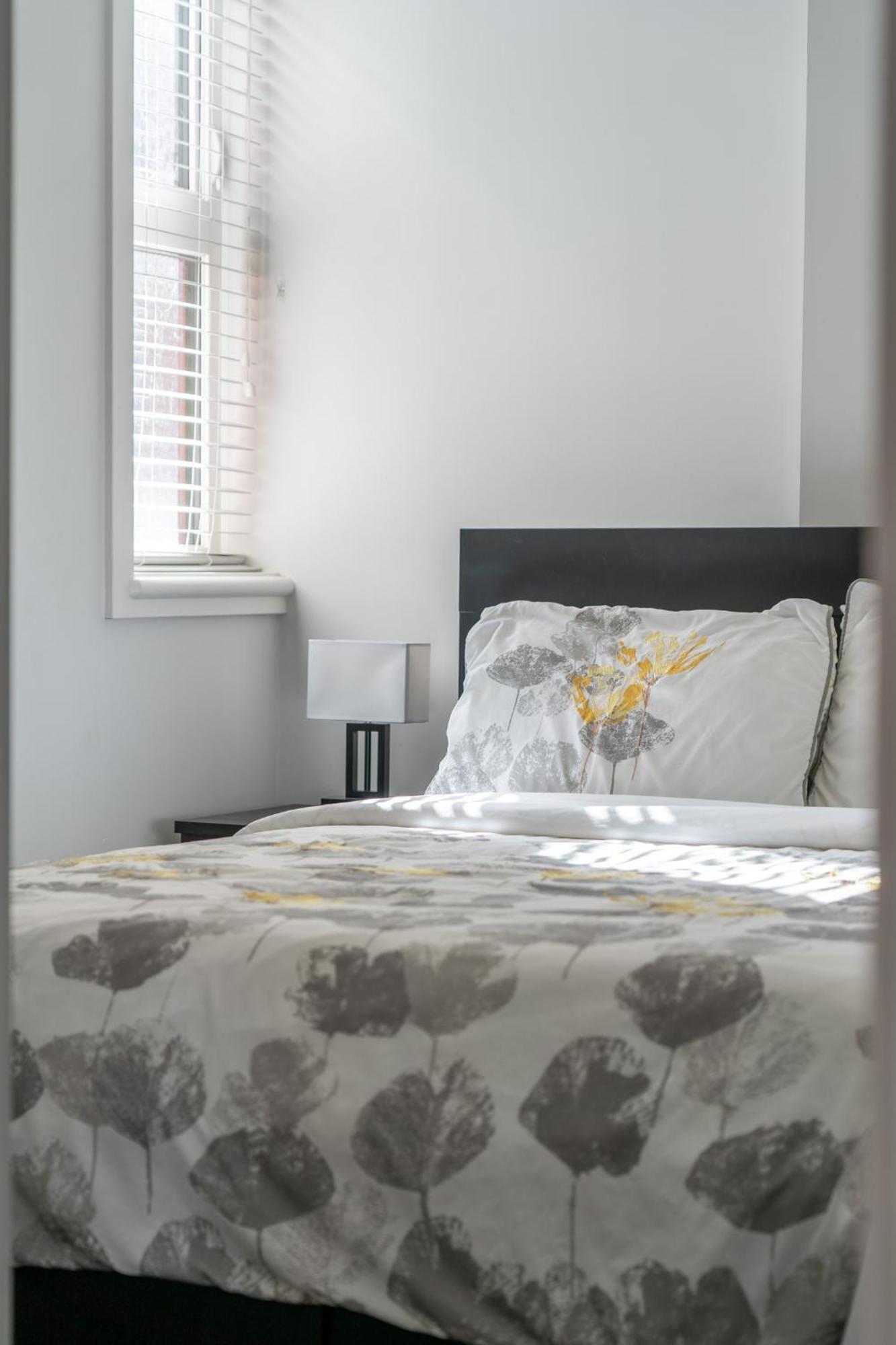 Element On First By Manna Apartment Calgary Ruang foto