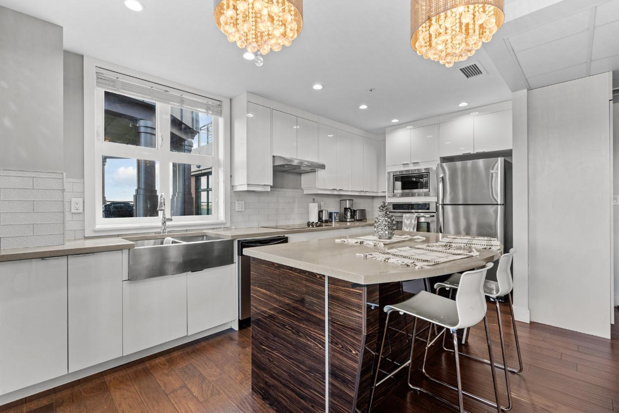 Element On First By Manna Apartment Calgary Ruang foto