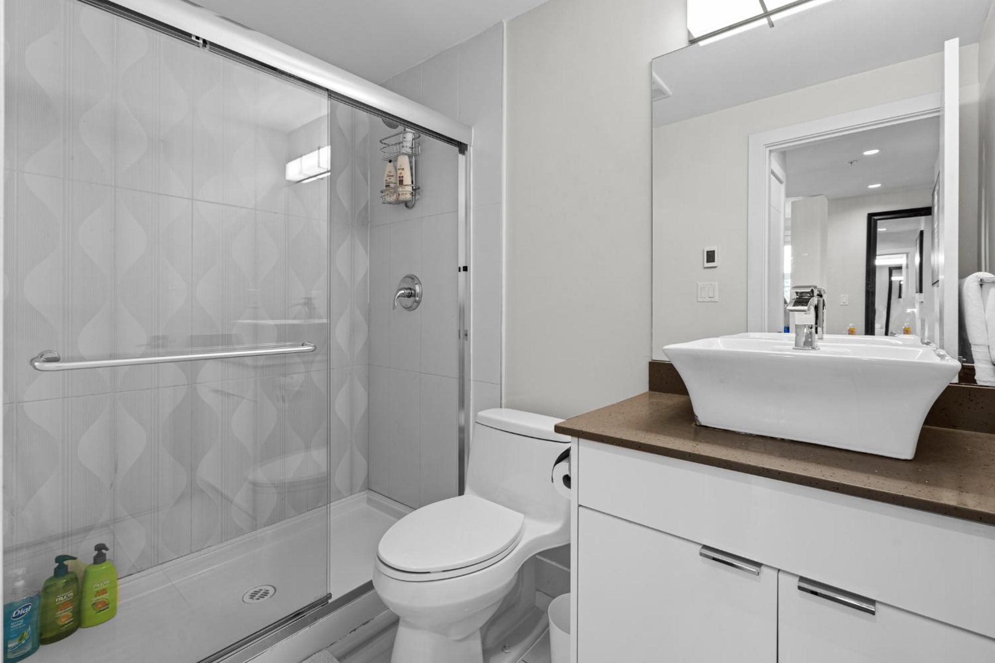 Element On First By Manna Apartment Calgary Ruang foto