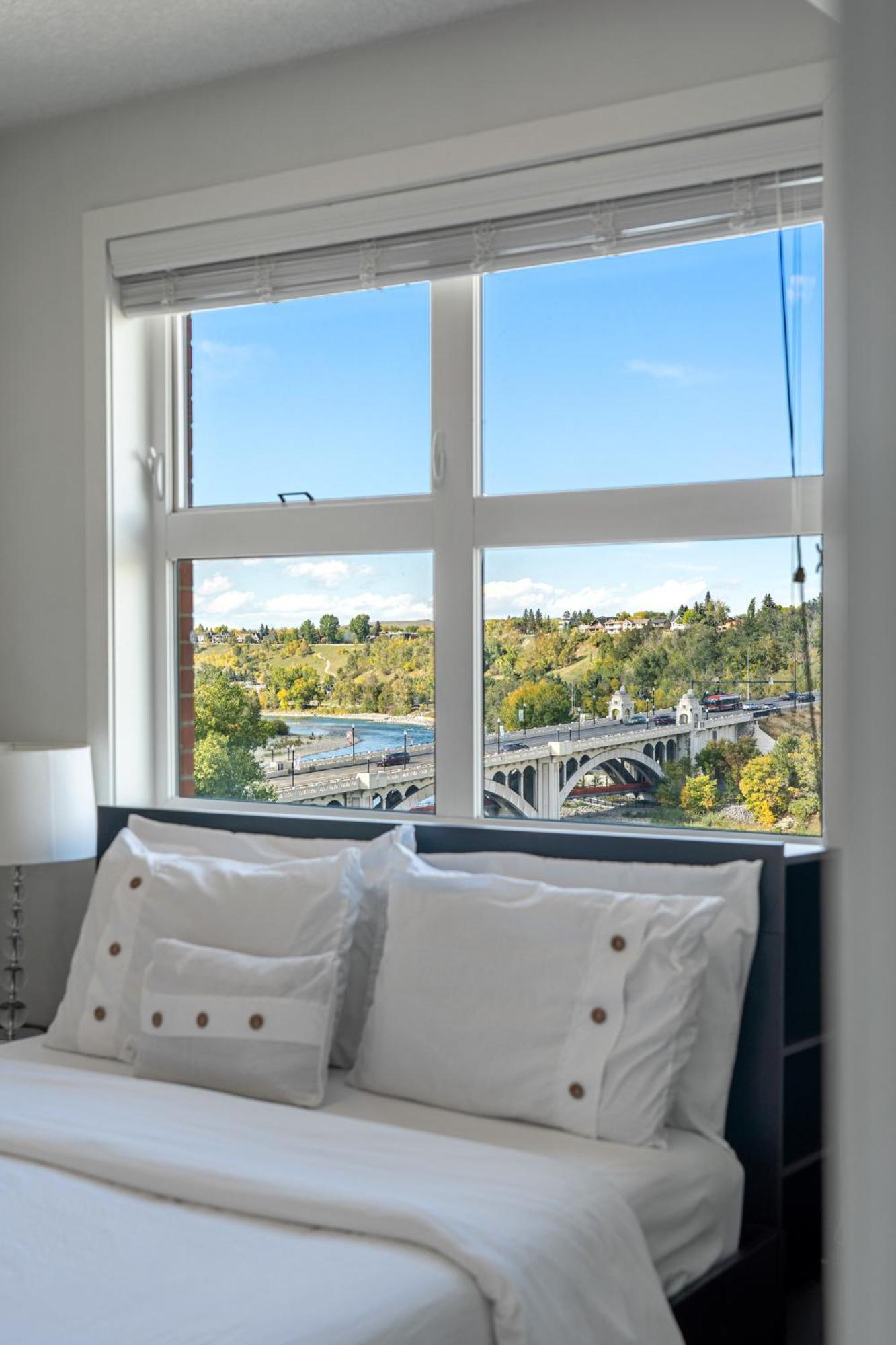 Element On First By Manna Apartment Calgary Ruang foto