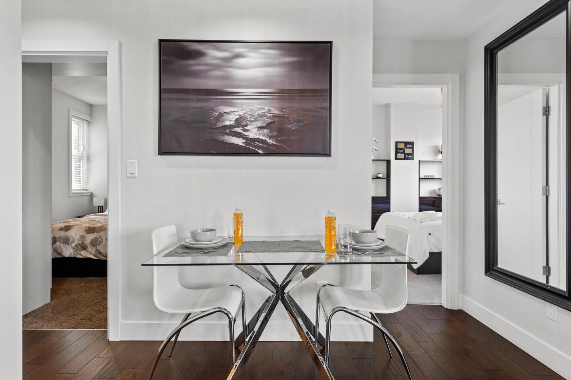 Element On First By Manna Apartment Calgary Ruang foto