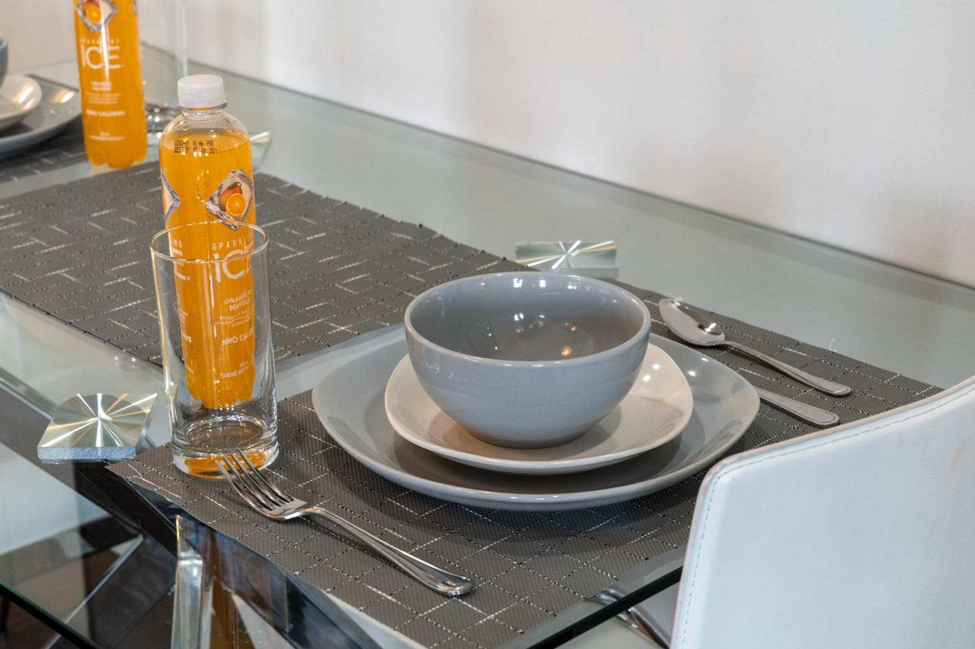 Element On First By Manna Apartment Calgary Ruang foto
